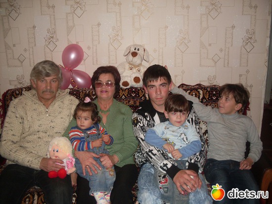 дедушка,бабушка,три внука и внучка, альбом: моя семья