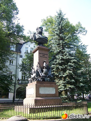 Памятник Барлайю де Толли, альбом: Тарту, лето 2010