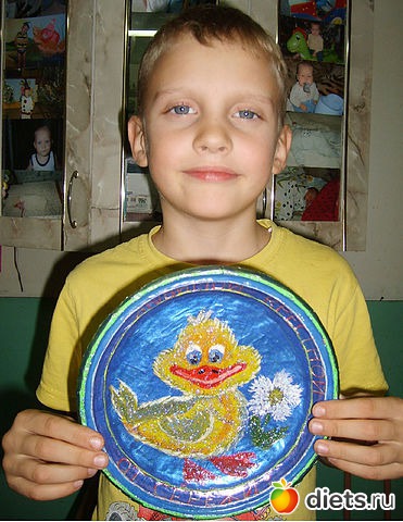 Сын с поделкой своими руками