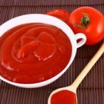Томатный соус и томатная паста.