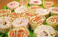 Рулетики с семгой и ветчиной