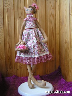 Кошечка-цветочница