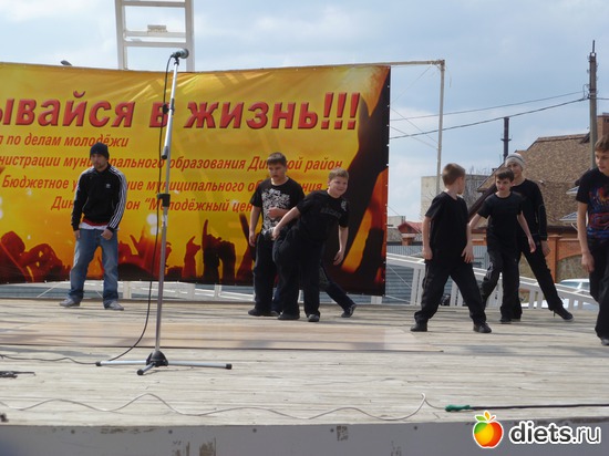 "свежий ветер"( Кирилл в серединке), альбом: моя семья