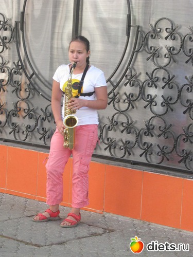 Саксофонистка на улице Баумана, альбом: Путешествие в Казань