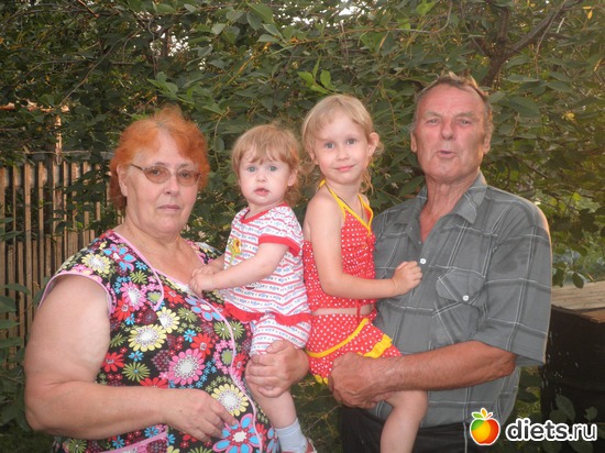 Это мои дочки с прабабушкой и прадедушкой., альбом: Я и моя семья.