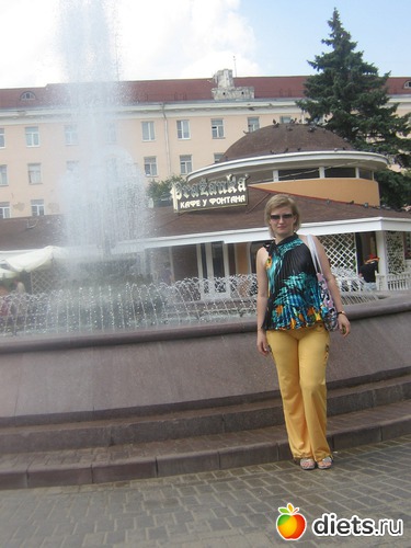 Как в жару приятно у фонтана постоять...