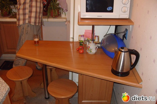 стол на 3 человека, альбом: кухня