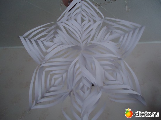 8 фото: Розы из листьев.Снежинка.