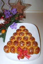 Ёлочка из булочек.