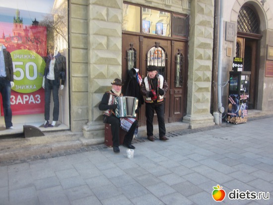 Эти два вуйка(дядька) очень хорошо пели и веселили проходящий народ., альбом: Ярмарка,Новогодняя!!!!!!!!!!!!!!!