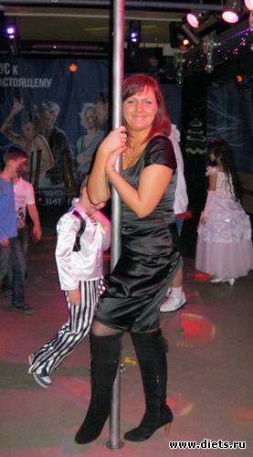 Я на елке у сына-второклассника) Все по-взрослому)))