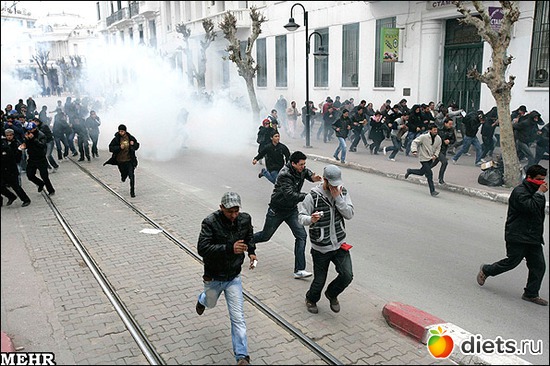 2 фото: Революция в Тунисе