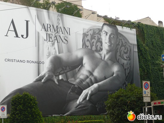 Увидел эту рекламу в центре Милана. Понял, что хочу быть, как ОН )), альбом: Разное