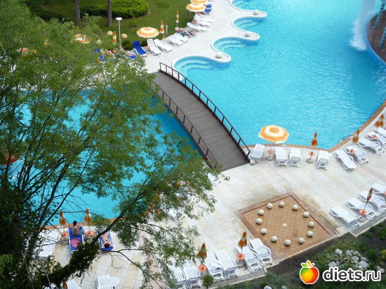 Дворик отеля, альбом: Албена, май 2011