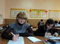 Пришла в старую, любимую школу) Сразу усадили за парту)