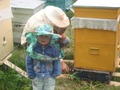 Сынуля помогает папе