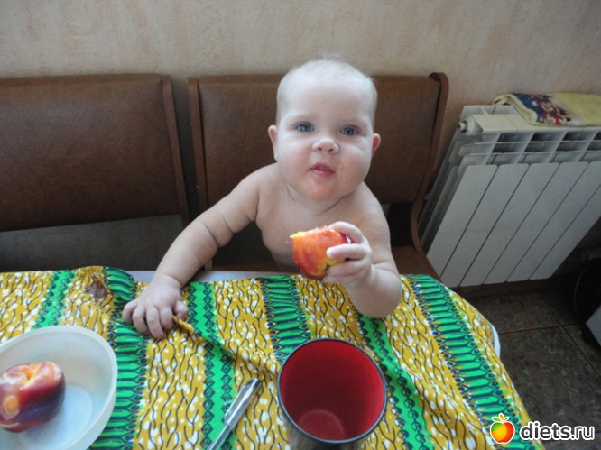 чама нашла фрукт - сама съела)), альбом: дети