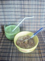 Идеальная пара: зеленый смузи и шоколадно-банановая овсянка