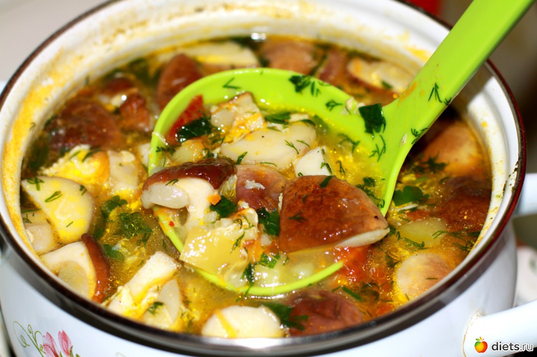 Суп с грибами рисом и картошкой. Рисовый грибной суп. Грибной суп с рисом. Курино грибной суп. Куриный суп с белыми грибами.