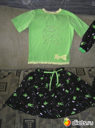 Взяла 1,2 м цветного тркотажа и 0,5 м зеленого и пошла кроить............, альбом: Моим мармулеточкам