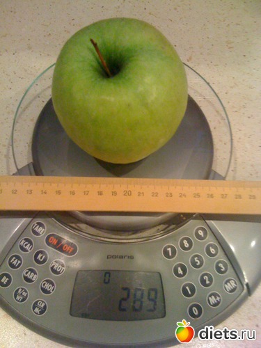Сколько весит яблоко в граммах. Яблоко Голден вес 1 шт. 100 Грамм яблока. Яблоко грамм. Вес одного зеленого яблока.