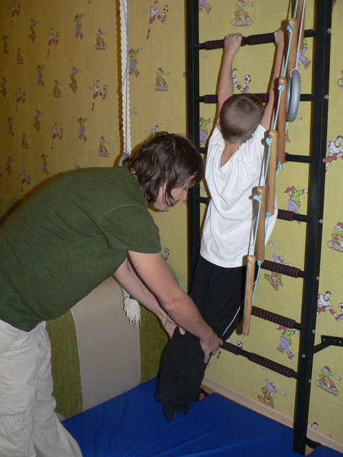 Занятия с ребенком 5 лет на шведской стенке
