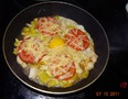 Яичница сильных (3яйца, помидор, болгарский перец, 1/2курогрудь, сыр)
