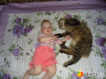 Я уже проснулась и ты вставай(моя доча и Мурзик)