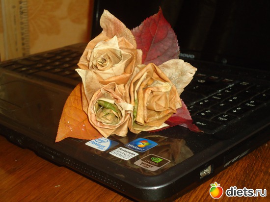 Осенний букетик., альбом: Розы из листьев.Снежинка.