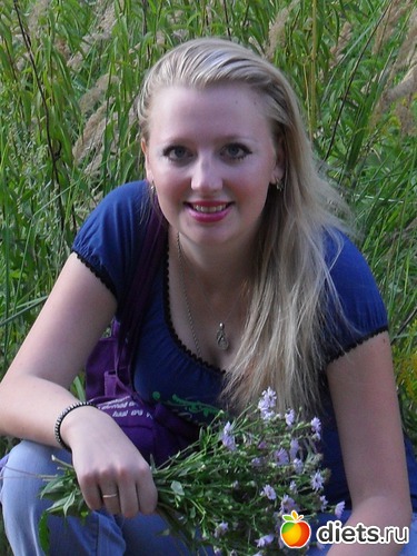 Я с букетом полевых цветов, подаренных любимым мужем