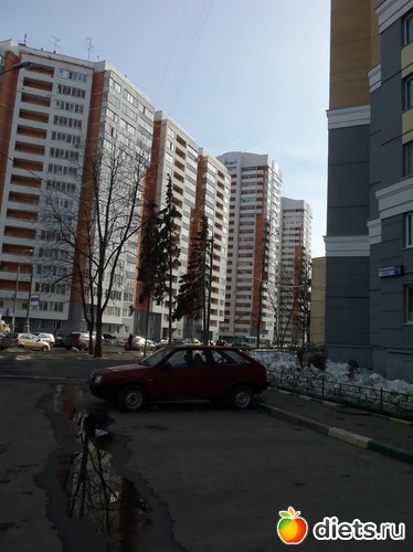 Дом, в котором жила, посредине, альбом: МОСКВА 16.03-06.04.2012