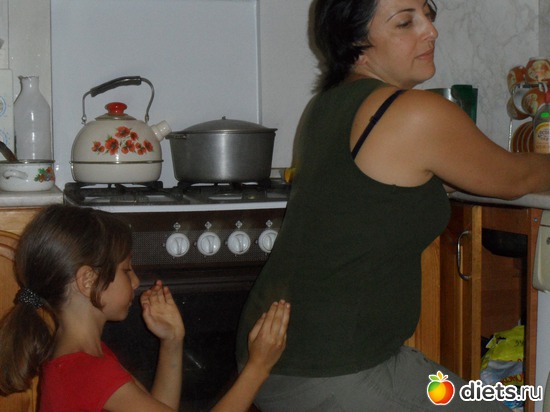 До. Поясница болела, даже сидя мыла посуду. Кошмар:). 73 кг. Лето 2011 года, альбом: До и После