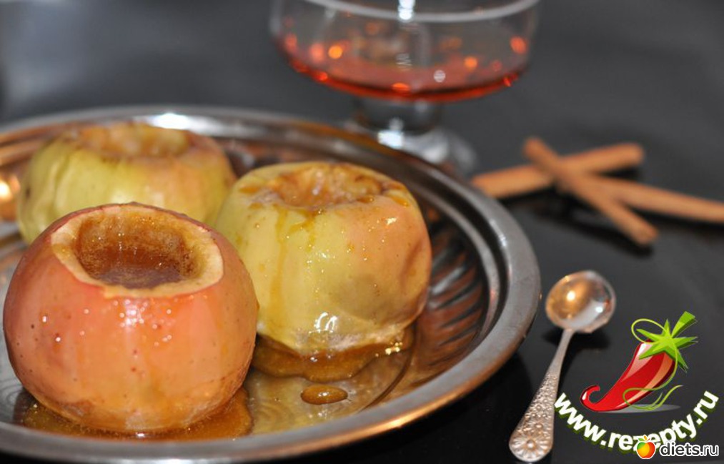 Печеные яблоки для организма. Запечённые яблоки в духовке с мёдом. Яблоки запеченные на шампурах. Печёные яблоки в духовке польза для организма.