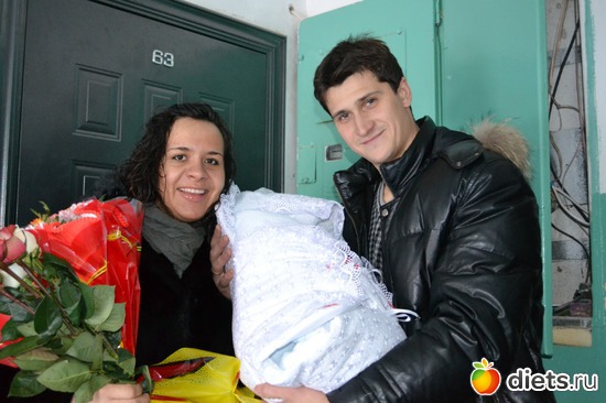 У дверей квартиры, альбом: Мой первый внук