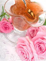 Из розы чайной ешь варенье, и наступит исцеленье.
