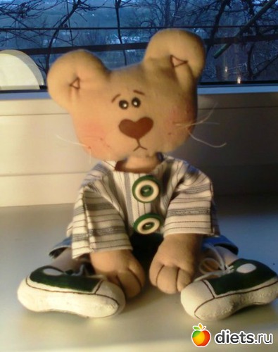 2 фото: Мишка в кедах.Выкройка