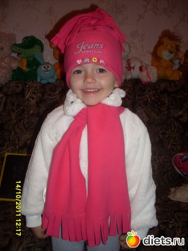 Шапочка и шарфмк из флиса., альбом: Шью ( но я только учусь)....не судите строго....