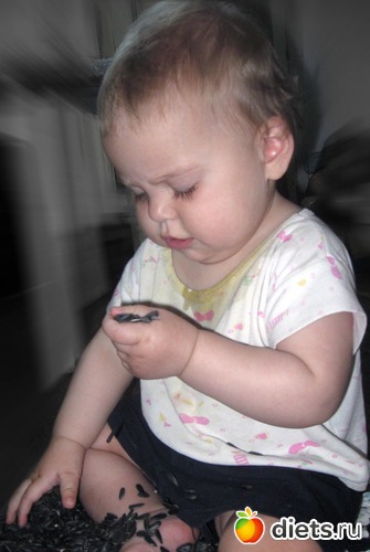 Лиза ест семечки, альбом: Детишечки