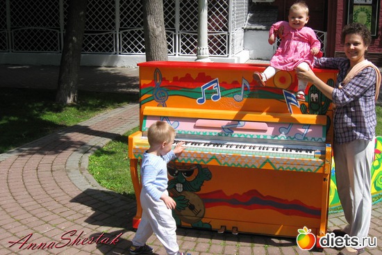 Оранжевое пианино в саду Эрмитаж, альбом: Детишечки