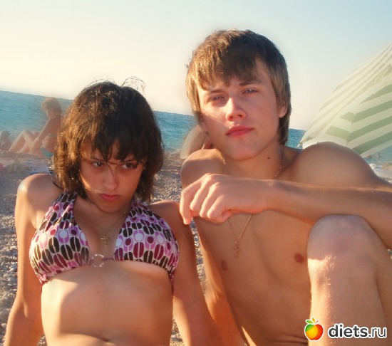 С любимым на море(Я слева)