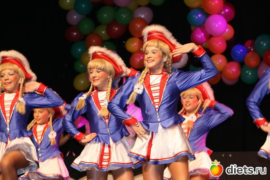 это моя любимая танцовщица - Лиза, альбом: Отчет о поездке