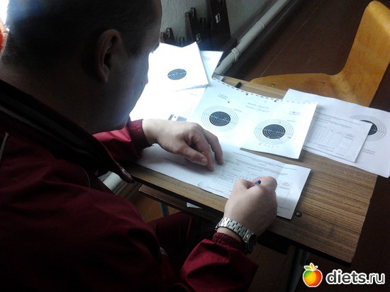 Судья записывает результат, альбом: Соревнование по стрельбе