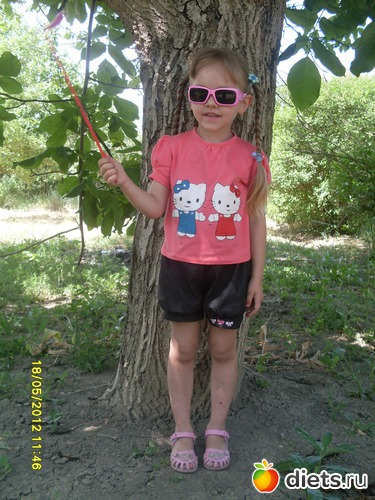 Маечка - Китти рисовала сама., альбом: Шью ( но я только учусь)....не судите строго....