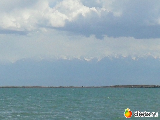 Капчагайское море, на горизонте горы в снегу, альбом: Мои фото о природе в разное время года.
