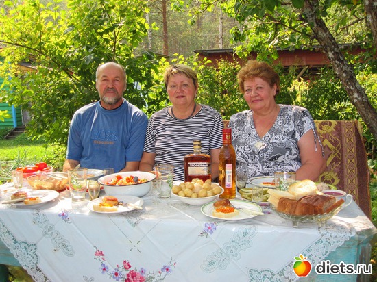 День рождения у родственника, на даче, альбом: семья