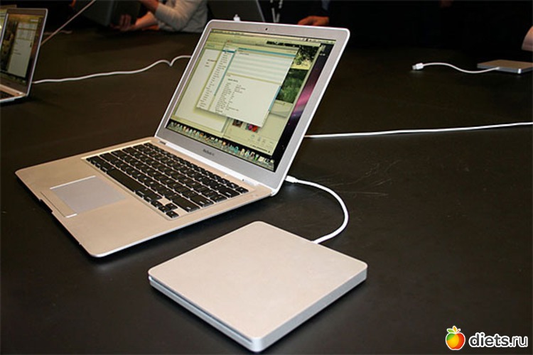 Внешний оптический привод для MacBook Air, альбом: Гаражная распродажа.
