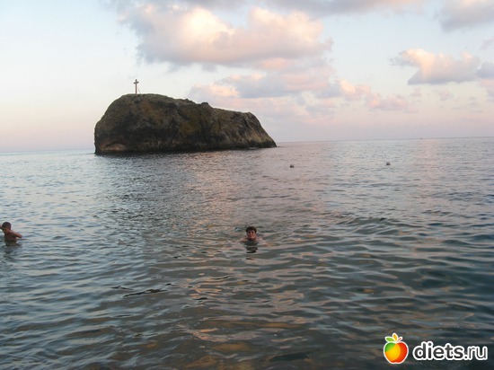 Яшмовый пляж , скала Крест или скала Св. Явления, альбом: Крым. Мыс Фиолент.