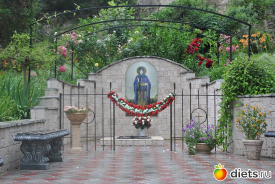 1 фото: Топловский Свято-Троице-Параскевиевский женский монастырь