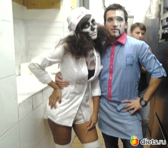 Официанты перед клубной вечеринкой, альбом: Хеллуин