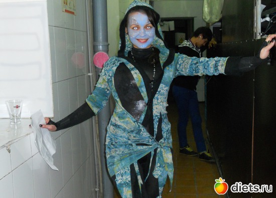 Викуся в образе зомби, альбом: Хеллуин